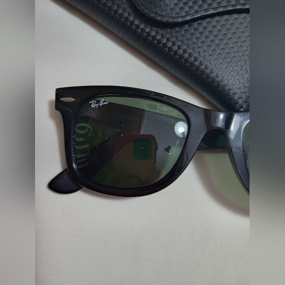 Ray-Ban Black Sunglasses with Textured Case - Picture 6 of 6